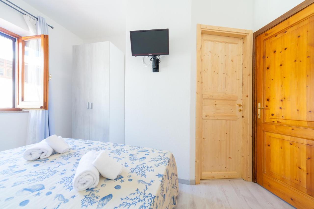 Brezza B&B Golfo Aranci Ngoại thất bức ảnh