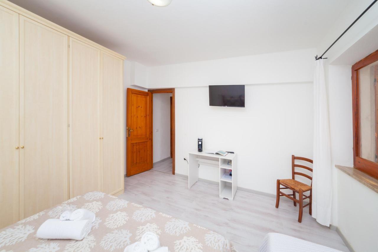 Brezza B&B Golfo Aranci Ngoại thất bức ảnh